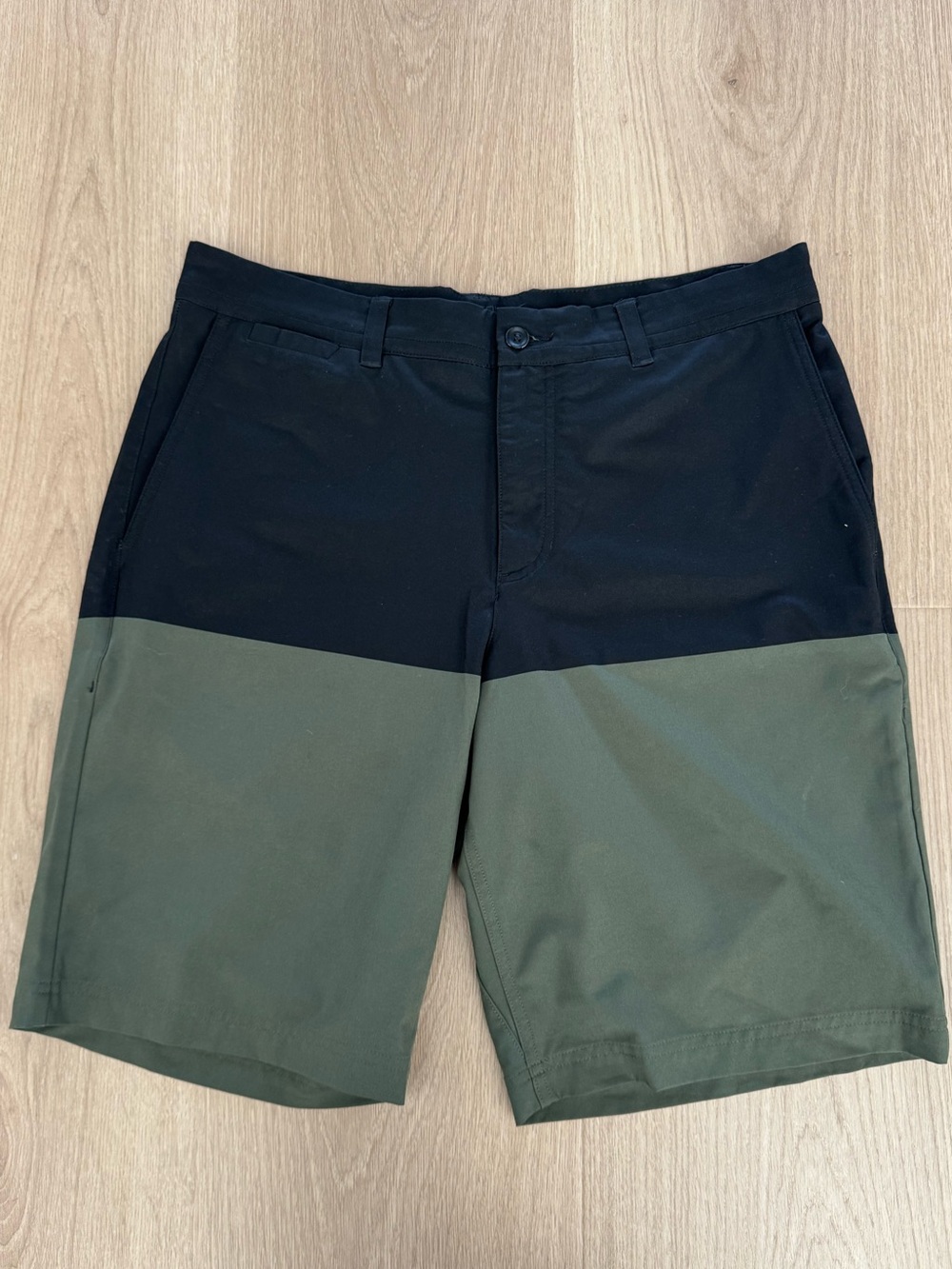 Men's Nike Golf Two-Tone Black and Olive Green Shorts Size Medium